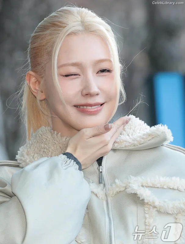 Cho Mi-yeon (Miyeon) - i-dle [(G)I-dle] photo 10 of 1019