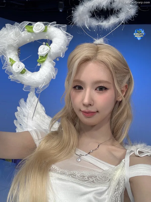 Cho Mi-yeon (Miyeon) - i-dle [(G)I-dle] photo 14 of 1019