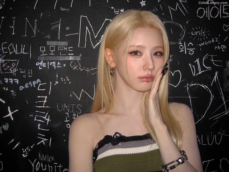Cho Mi-yeon (Miyeon) - i-dle [(G)I-dle] photo 18 of 1019