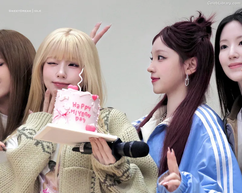 Cho Mi-yeon (Miyeon) - i-dle [(G)I-dle] photo 5 of 1019