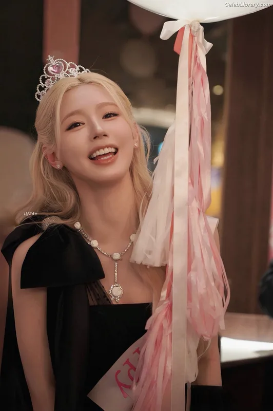 Cho Mi-yeon (Miyeon) - i-dle [(G)I-dle] photo 20 of 1019