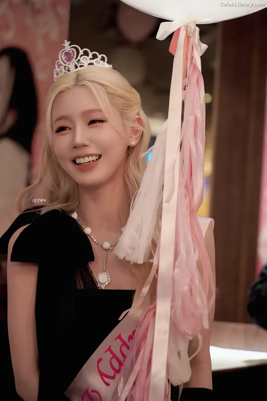 Cho Mi-yeon (Miyeon) - i-dle [(G)I-dle] photo 21 of 1019