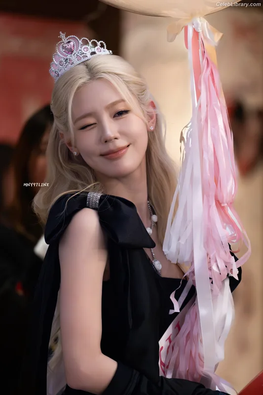Cho Mi-yeon (Miyeon) - i-dle [(G)I-dle] photo 22 of 1019