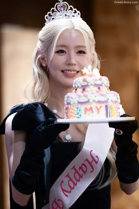 Cho Mi-yeon (Miyeon) - i-dle [(G)I-dle] photo 23 of 1019