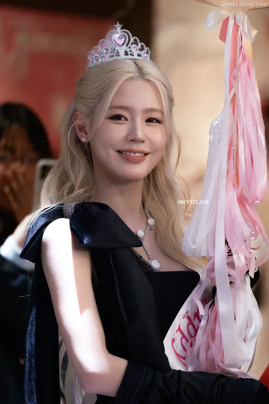 Cho Mi-yeon (Miyeon) - i-dle [(G)I-dle] photo 24 of 1019