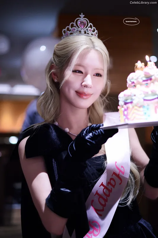 Cho Mi-yeon (Miyeon) - i-dle [(G)I-dle] photo 1 of 1019