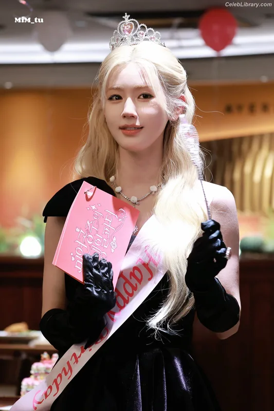 Cho Mi-yeon (Miyeon) - i-dle [(G)I-dle] photo 3 of 1019