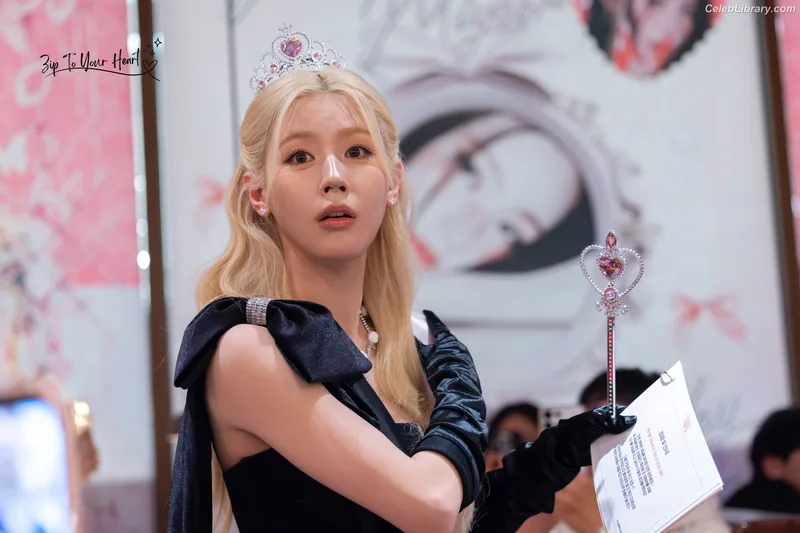 Cho Mi-yeon (Miyeon) - i-dle [(G)I-dle] photo 8 of 1019
