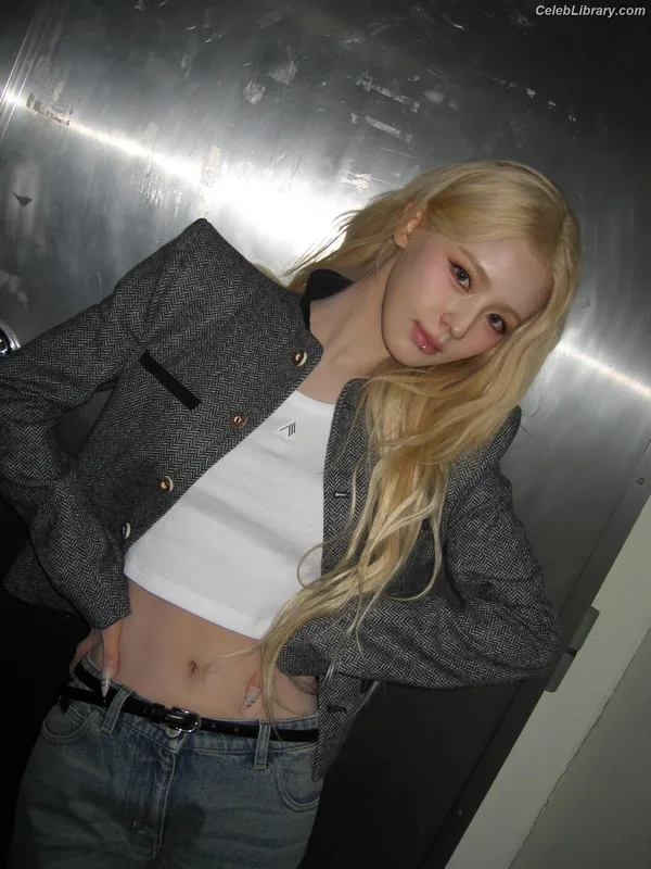 Cho Mi-yeon (Miyeon) - i-dle [(G)I-dle] photo 24 of 1019