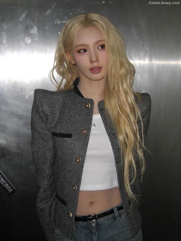Cho Mi-yeon (Miyeon) - i-dle [(G)I-dle] photo 2 of 1019
