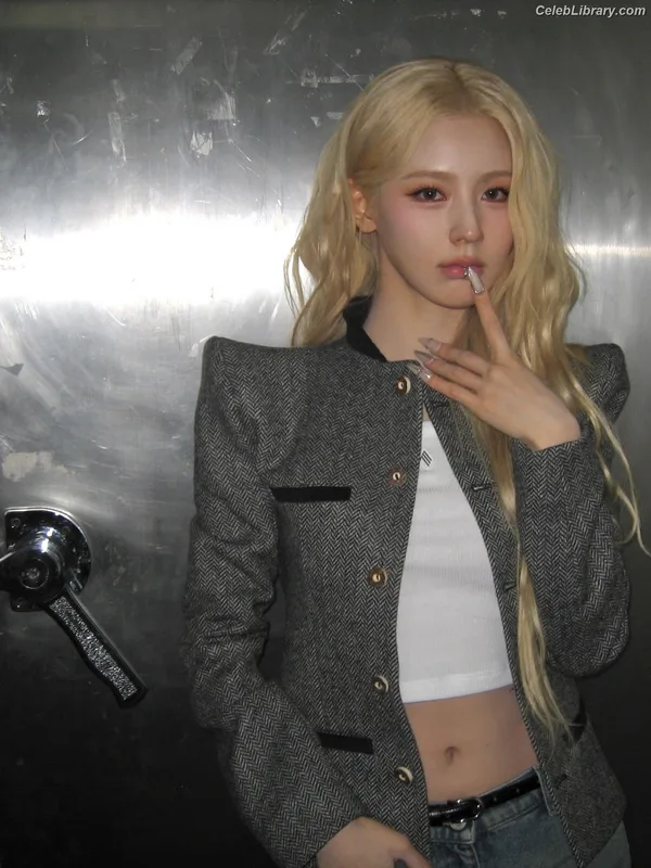 Cho Mi-yeon (Miyeon) - i-dle [(G)I-dle] photo 3 of 1019