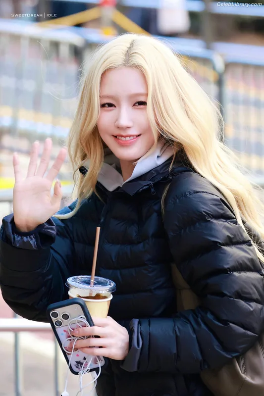 Cho Mi-yeon (Miyeon) - i-dle [(G)I-dle] photo 8 of 1019