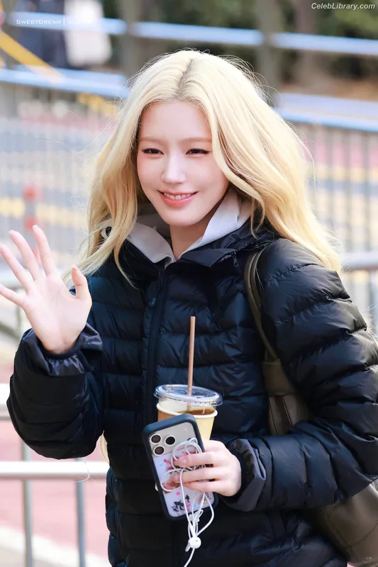Cho Mi-yeon (Miyeon) - i-dle [(G)I-dle] photo 9 of 1019