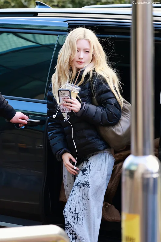 Cho Mi-yeon (Miyeon) - i-dle [(G)I-dle] photo 10 of 1019