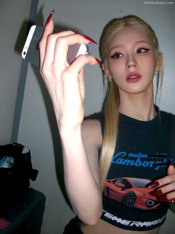 Cho Mi-yeon (Miyeon) - i-dle [(G)I-dle] photo 14 of 1019