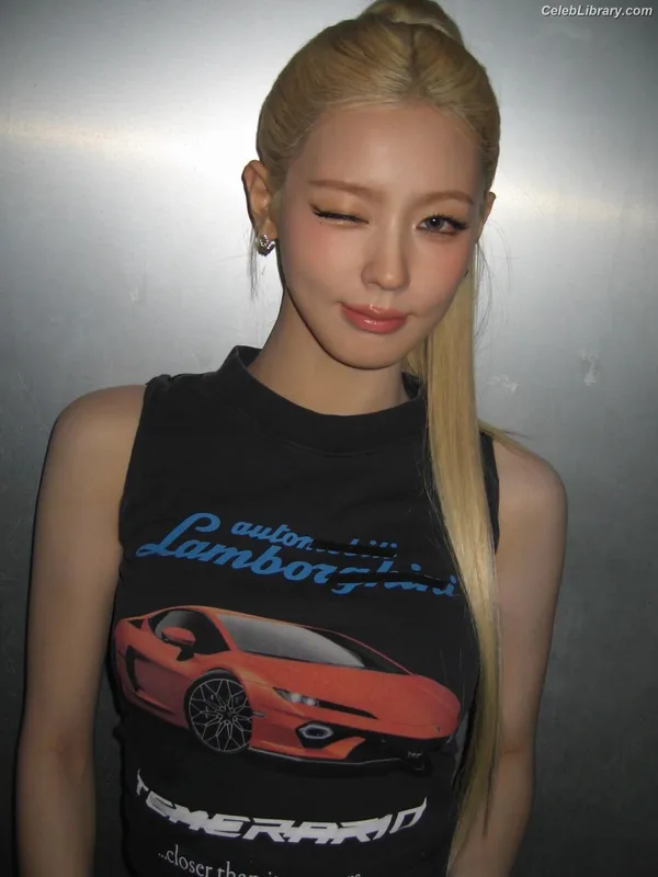 Cho Mi-yeon (Miyeon) - i-dle [(G)I-dle] photo 18 of 1019