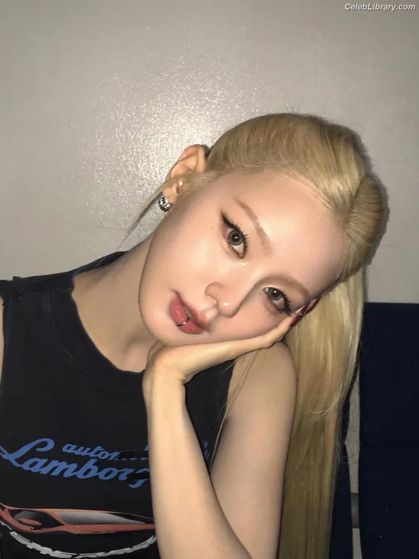 Cho Mi-yeon (Miyeon) - i-dle [(G)I-dle] photo 19 of 1019