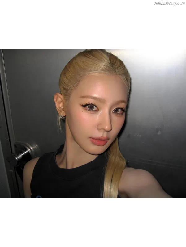 Cho Mi-yeon (Miyeon) - i-dle [(G)I-dle] photo 20 of 1019