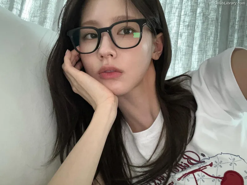 Cho Mi-yeon (Miyeon) - i-dle [(G)I-dle] photo 11 of 1019