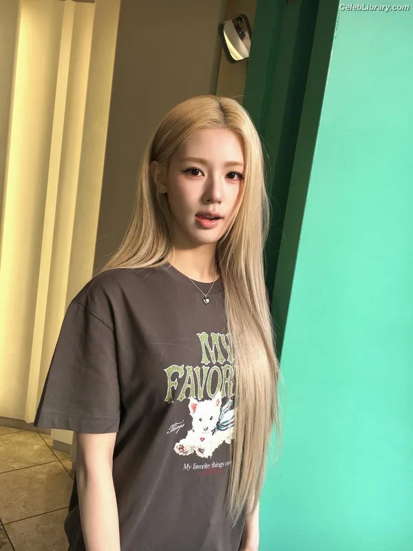 Cho Mi-yeon (Miyeon) - i-dle [(G)I-dle] photo 2 of 1019