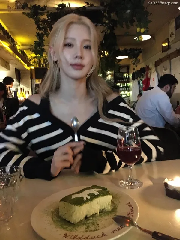 Cho Mi-yeon (Miyeon) - i-dle [(G)I-dle] photo 18 of 1019