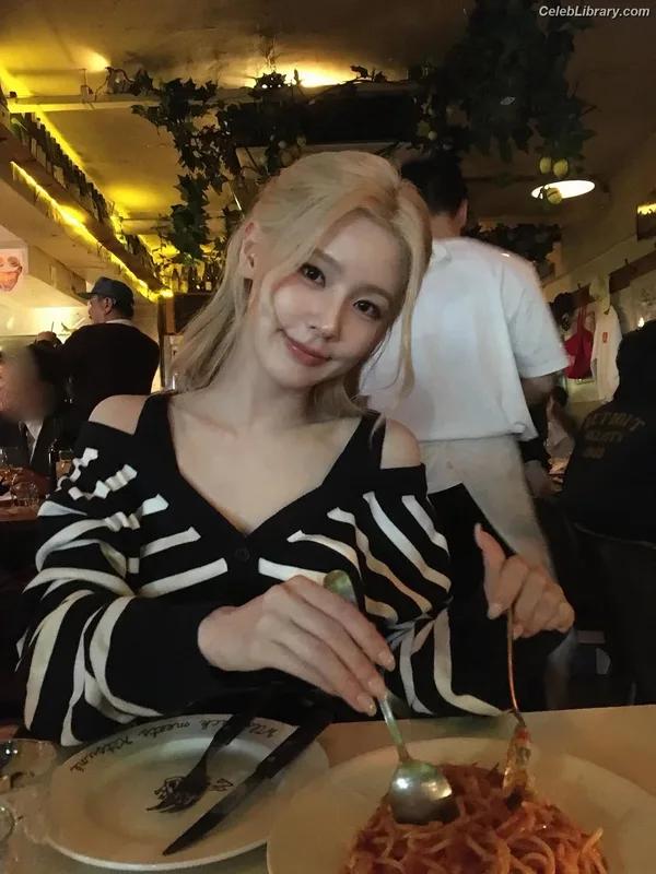 Cho Mi-yeon (Miyeon) - i-dle [(G)I-dle] photo 20 of 1019