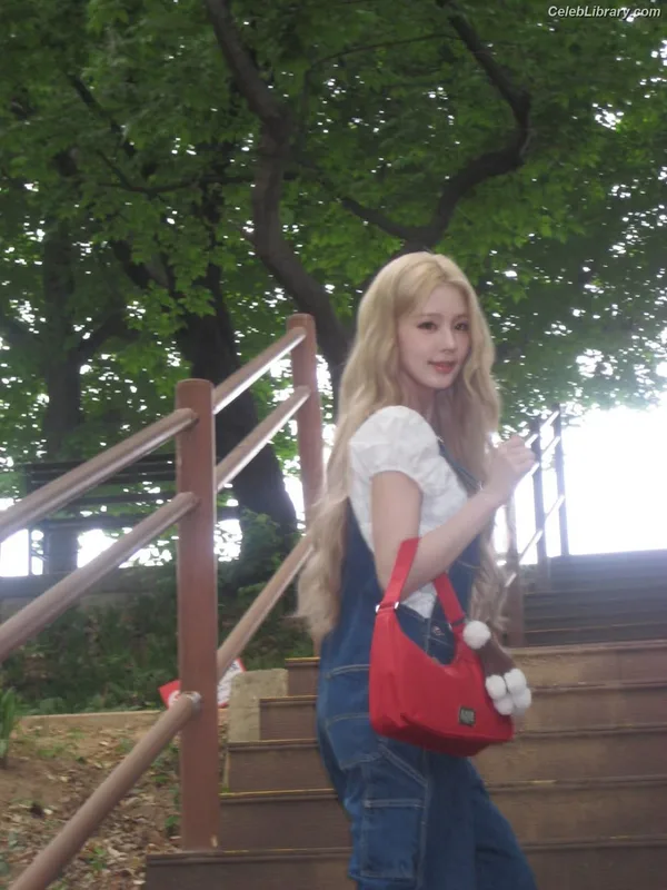 Cho Mi-yeon (Miyeon) - i-dle [(G)I-dle] photo 3 of 1019