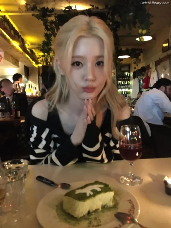 Cho Mi-yeon (Miyeon) - i-dle [(G)I-dle] photo 8 of 1019