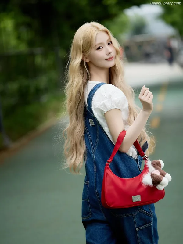 Cho Mi-yeon (Miyeon) - i-dle [(G)I-dle] photo 13 of 1019