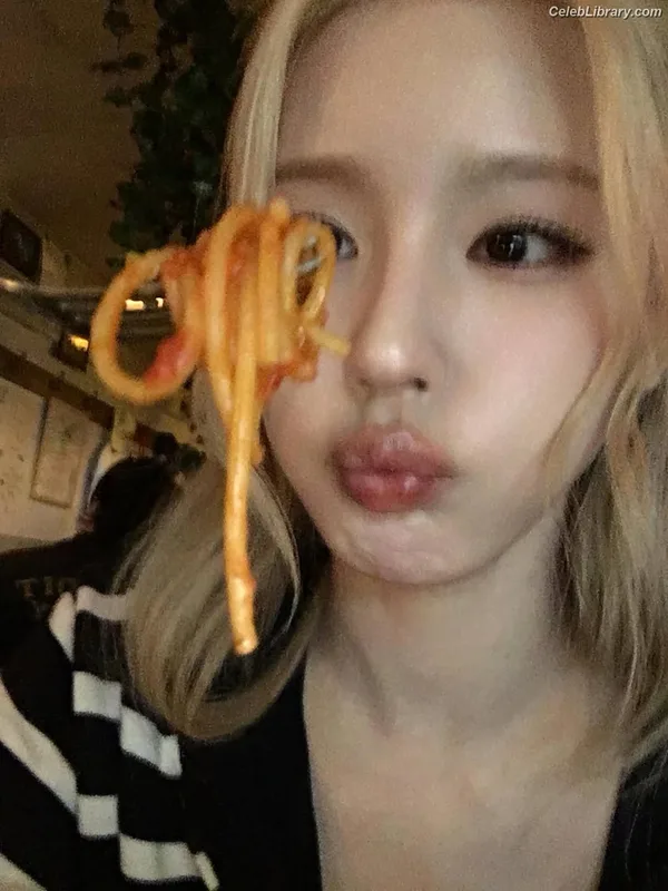 Cho Mi-yeon (Miyeon) - i-dle [(G)I-dle] photo 22 of 1019