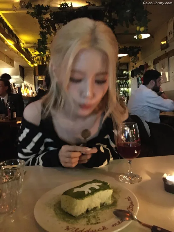 Cho Mi-yeon (Miyeon) - i-dle [(G)I-dle] photo 1 of 1019
