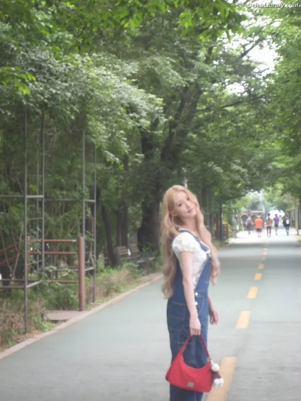 Cho Mi-yeon (Miyeon) - i-dle [(G)I-dle] photo 13 of 1019