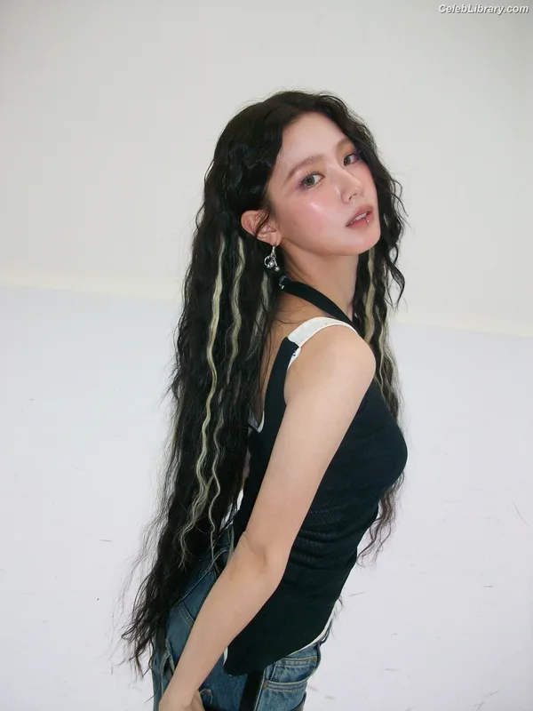 Cho Mi-yeon (Miyeon) - i-dle [(G)I-dle] photo 15 of 1019