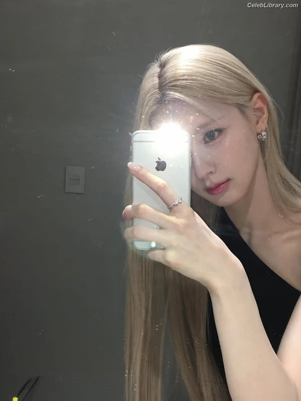 Cho Mi-yeon (Miyeon) - i-dle [(G)I-dle] photo 9 of 1019