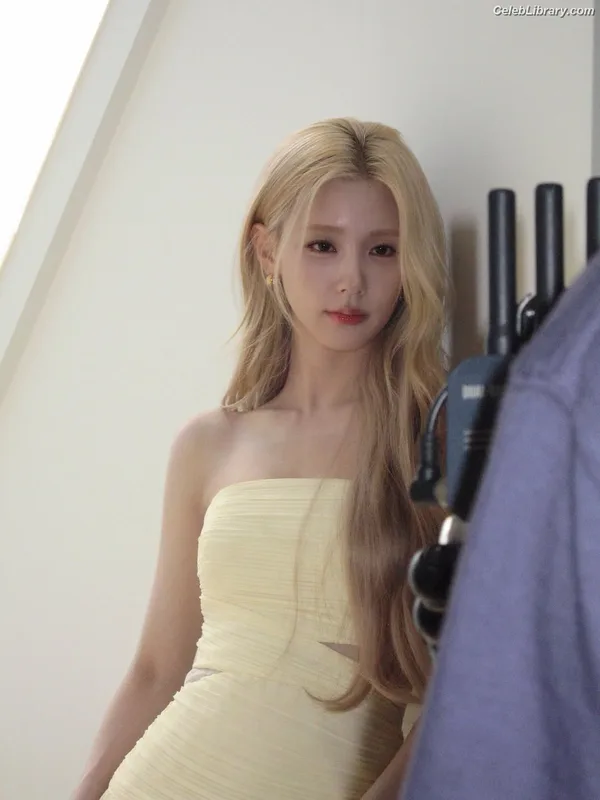 Cho Mi-yeon (Miyeon) - i-dle [(G)I-dle] photo 14 of 1019
