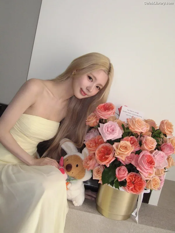 Cho Mi-yeon (Miyeon) - i-dle [(G)I-dle] photo 21 of 1019
