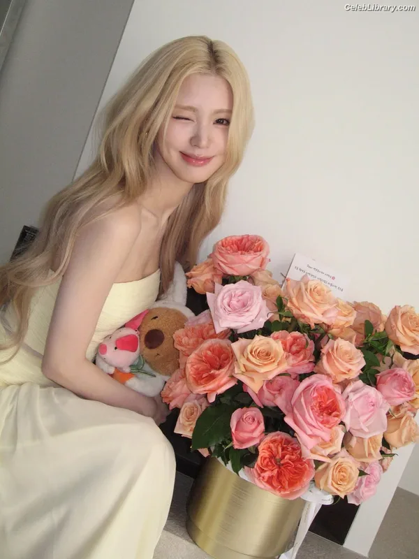 Cho Mi-yeon (Miyeon) - i-dle [(G)I-dle] photo 1 of 1019