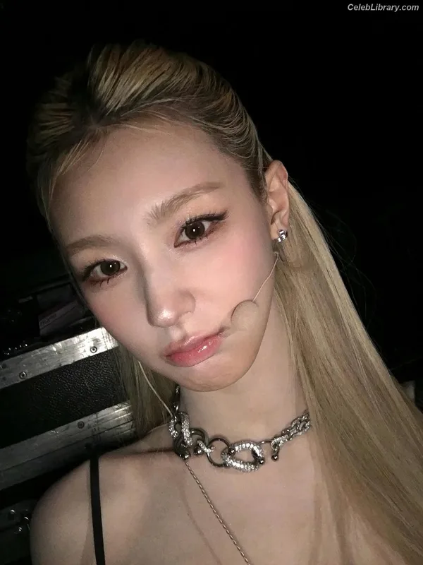 Cho Mi-yeon (Miyeon) - i-dle [(G)I-dle] photo 12 of 1019