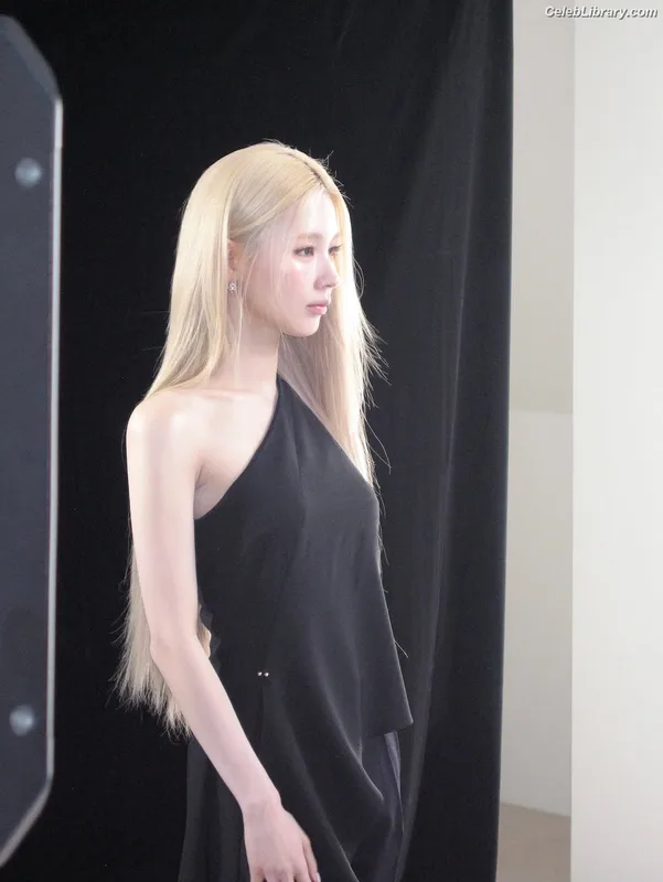 Cho Mi-yeon (Miyeon) - i-dle [(G)I-dle] photo 15 of 1019