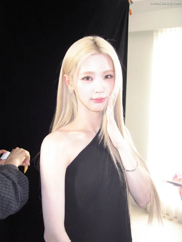 Cho Mi-yeon (Miyeon) - i-dle [(G)I-dle] photo 19 of 1019