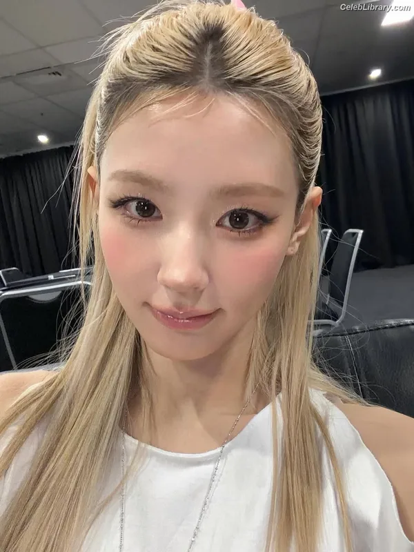 Cho Mi-yeon (Miyeon) - i-dle [(G)I-dle] photo 21 of 1019