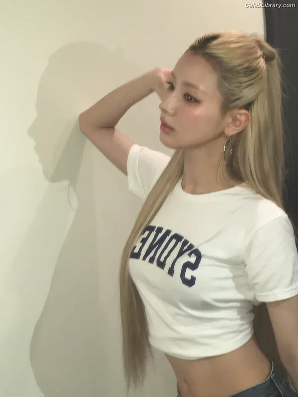 Cho Mi-yeon (Miyeon) - i-dle [(G)I-dle] photo 22 of 1019