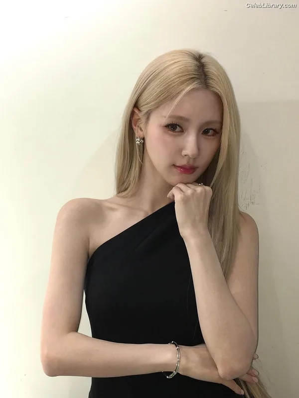 Cho Mi-yeon (Miyeon) - i-dle [(G)I-dle] photo 2 of 1019
