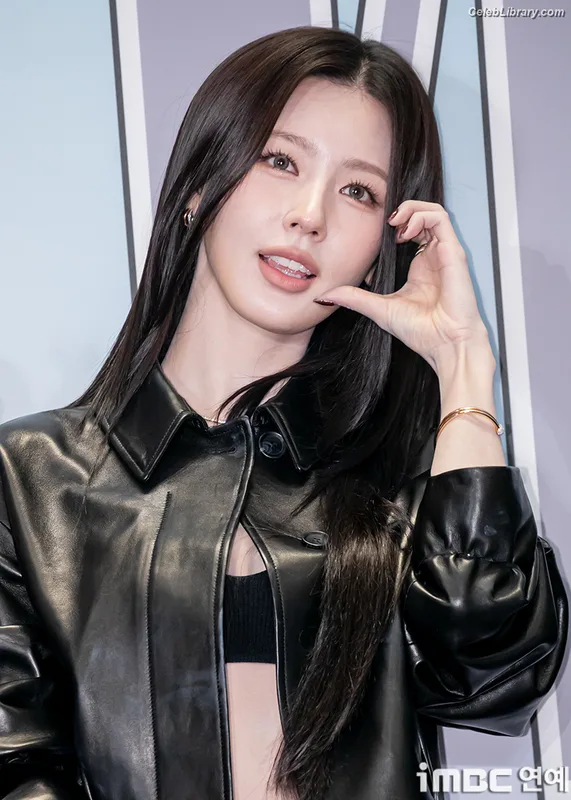 Cho Mi-yeon (Miyeon) - i-dle [(G)I-dle] photo 8 of 1019