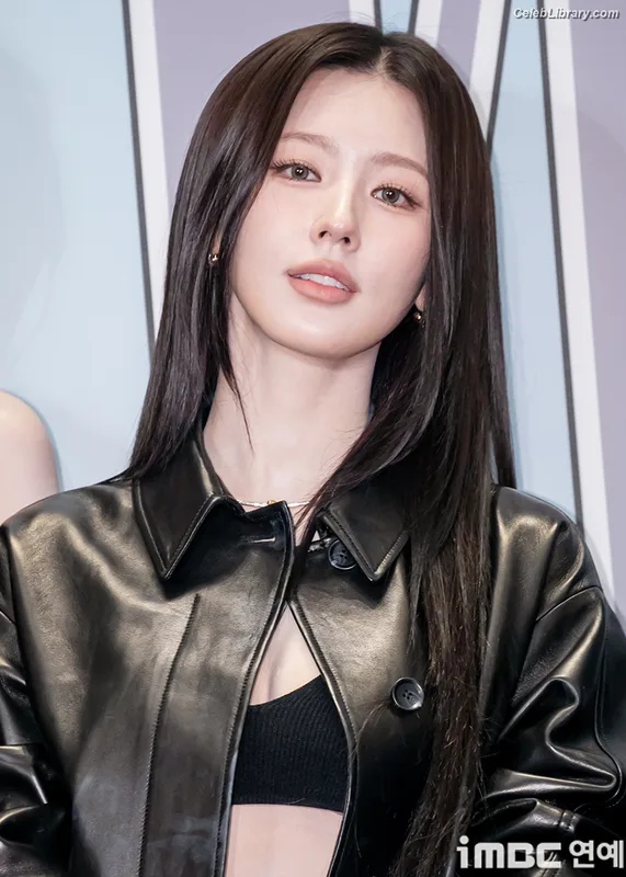 Cho Mi-yeon (Miyeon) - i-dle [(G)I-dle] photo 11 of 1019