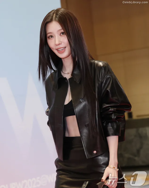 Cho Mi-yeon (Miyeon) - i-dle [(G)I-dle] photo 16 of 1019