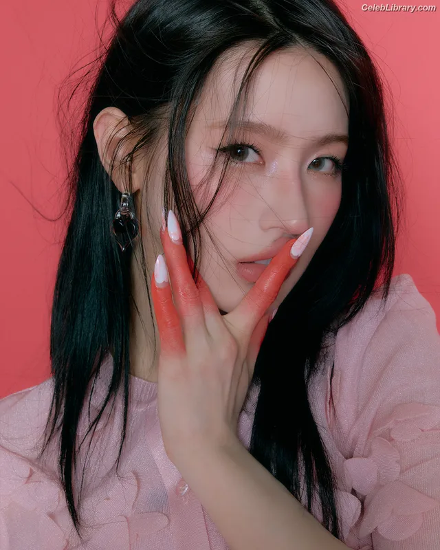 Cho Mi-yeon (Miyeon) - i-dle [(G)I-dle] photo 4 of 1019
