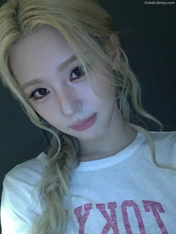 Cho Mi-yeon (Miyeon) - i-dle [(G)I-dle] photo 15 of 1019