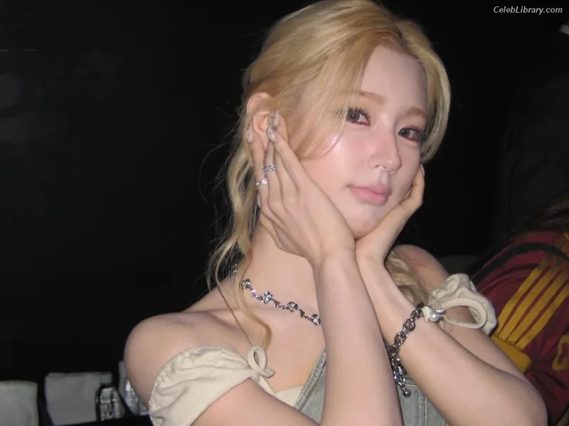 Cho Mi-yeon (Miyeon) - i-dle [(G)I-dle] photo 18 of 1019