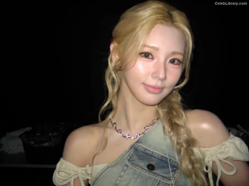 Cho Mi-yeon (Miyeon) - i-dle [(G)I-dle] photo 20 of 1019